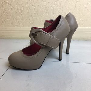 Madeline Girl buckle platform beige size 7.5